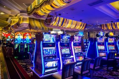 kembarbola Casino Hold'em mobile interface showing betting controls and community cards